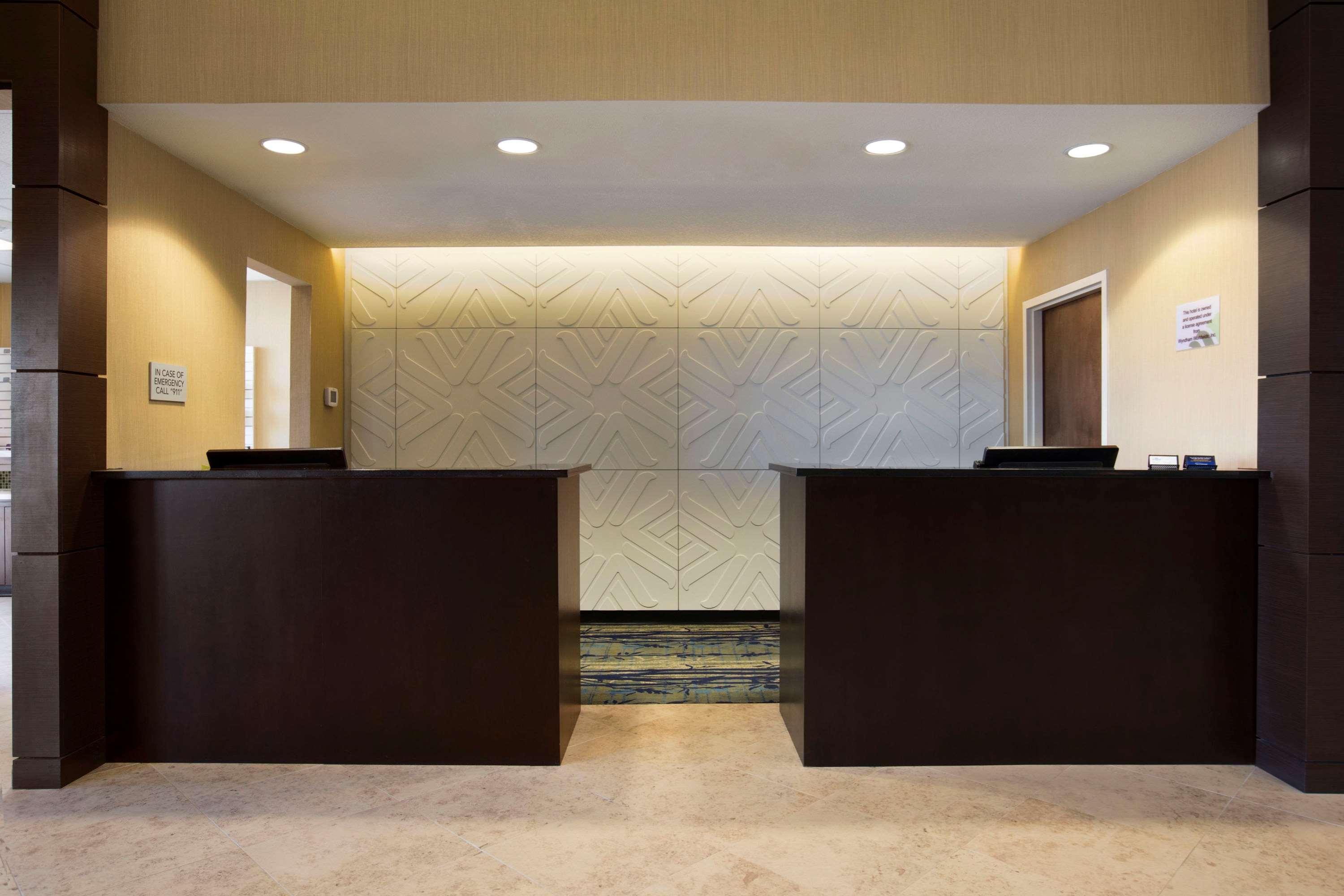 Hotel Wingate By Wyndham Seminole Extérieur photo