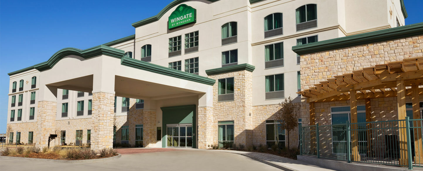 Hotel Wingate By Wyndham Seminole Extérieur photo